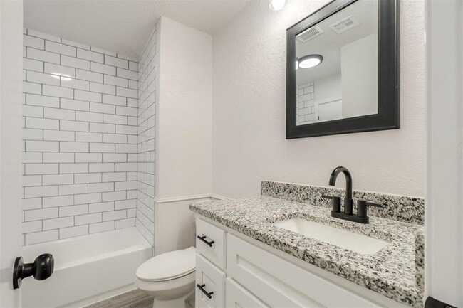 Building Photo - 11715 N Francis Ave