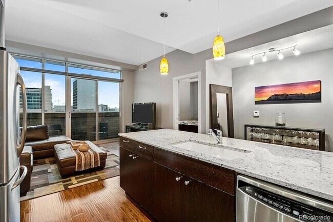 Building Photo - 2001 Lincoln St