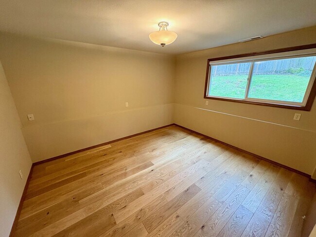 Building Photo - Redmond Home