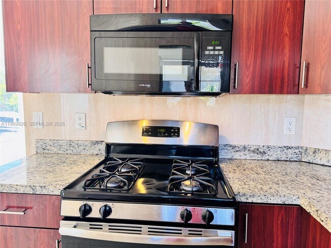 Building Photo - 1035 94th St