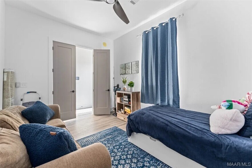 Building Photo - 4648 Broadwick St