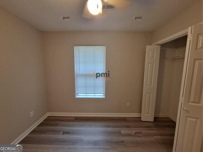 Building Photo - 8170 Autumn Green Dr
