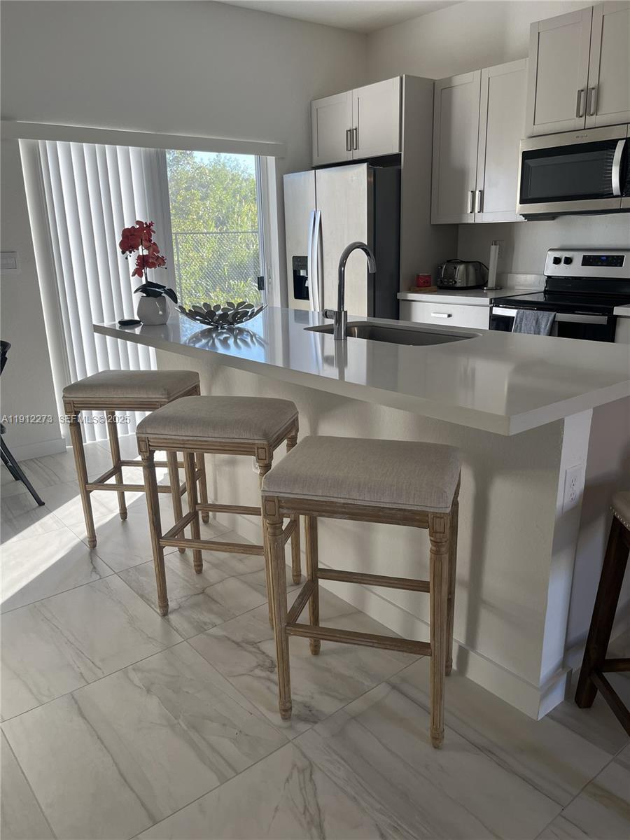 Building Photo - 784 SE 19th St