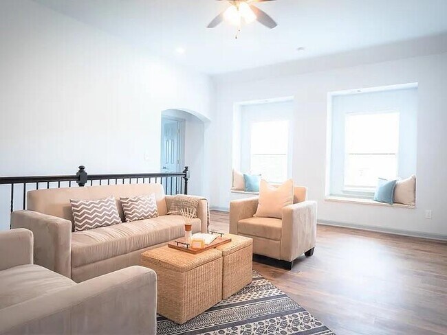 Building Photo - 4461 Hazeltine Dr