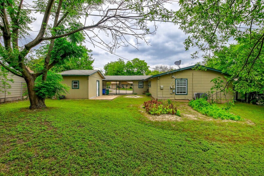 Primary Photo - 1117 Colony N Dr