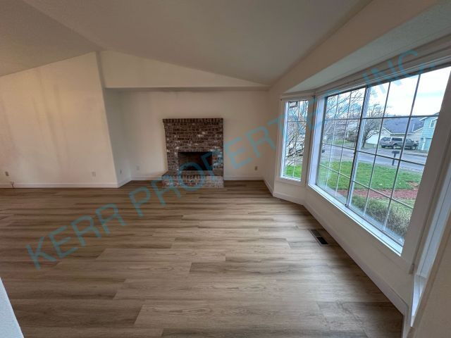 Building Photo - 231 SE 17th St