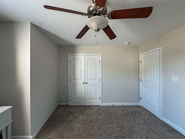 Building Photo - Well-Maintained 4 Bed 2.5 Bath Home with a Pool