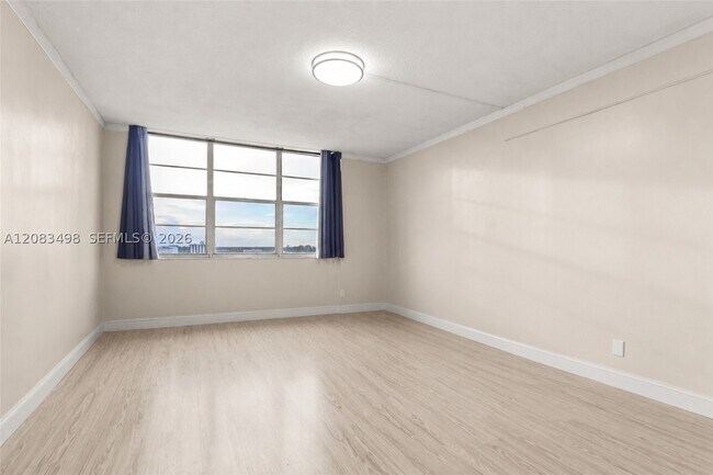 Building Photo - 2100 Sans Souci Blvd