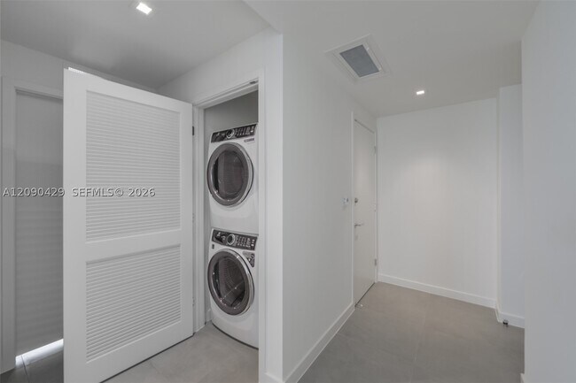 Building Photo - 1400 Biscayne Blvd