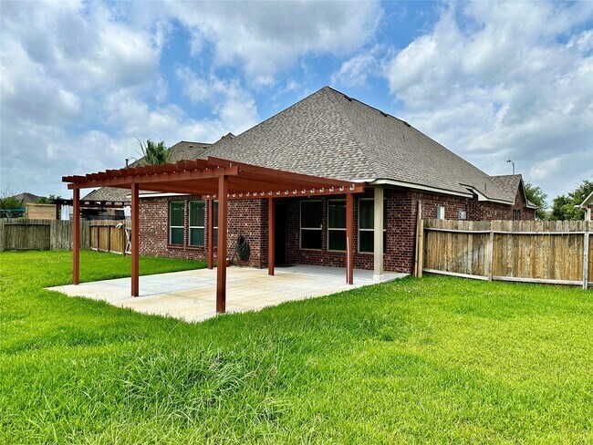 Building Photo - 25307 Holton Ridge Dr