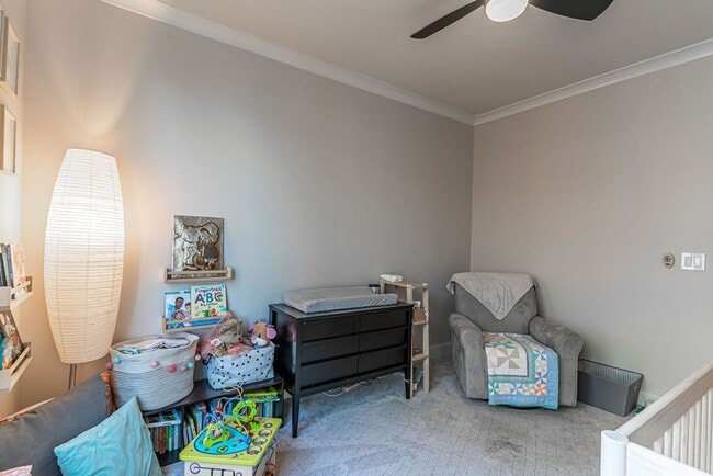 Building Photo - 2 Bed, 2 Bath Condo Bathed in Natural Light