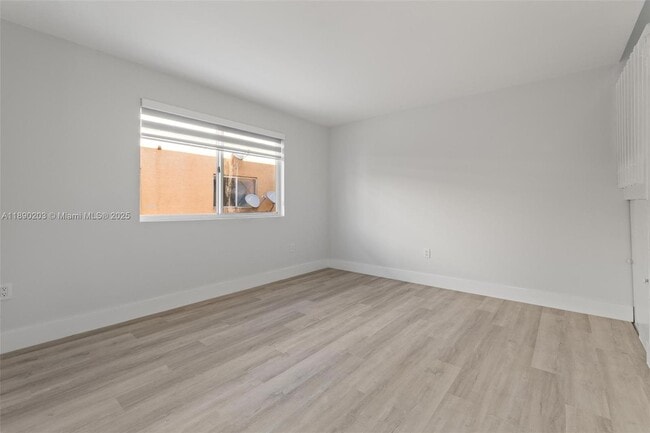 Building Photo - 6255 SW Kendale Lakes Cir
