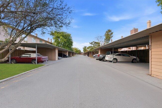 Building Photo - 7700 Creekbend Dr