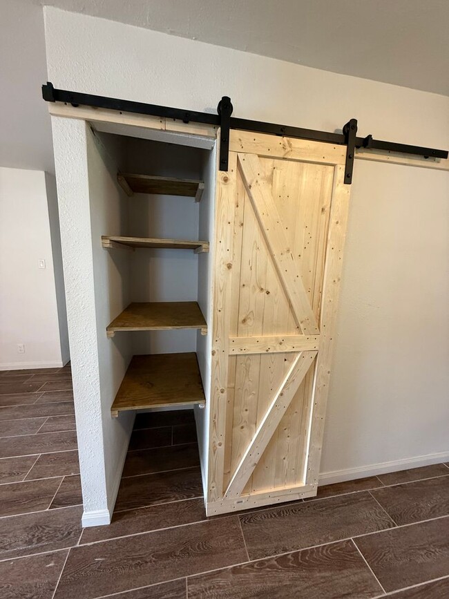 Building Photo - 3 bed, 1 bath House.