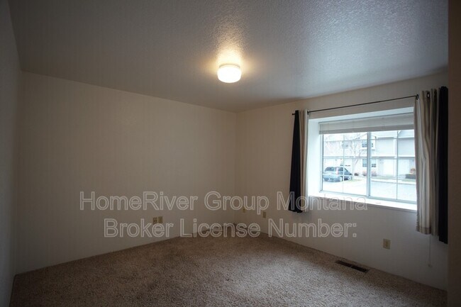 Building Photo - 2720 Crystal Ct