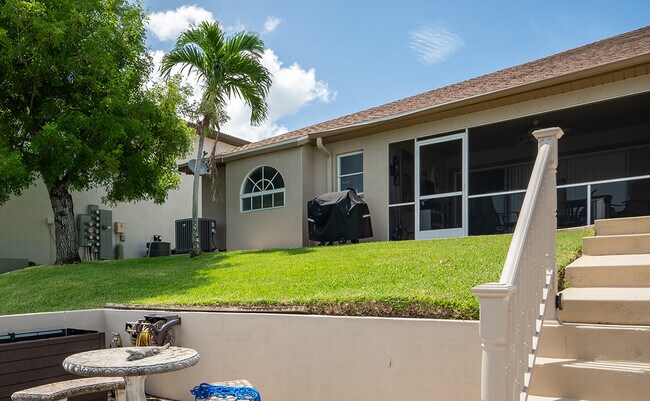 Building Photo - 409 SW 47th Ter