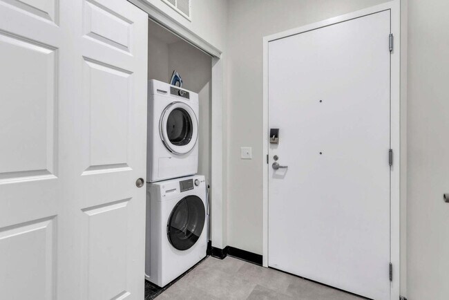 Building Photo - 800 Penn Ave