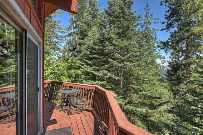 Building Photo - Treehouse-like atmosphere with peek-a-boo views of Lake Arrowhead