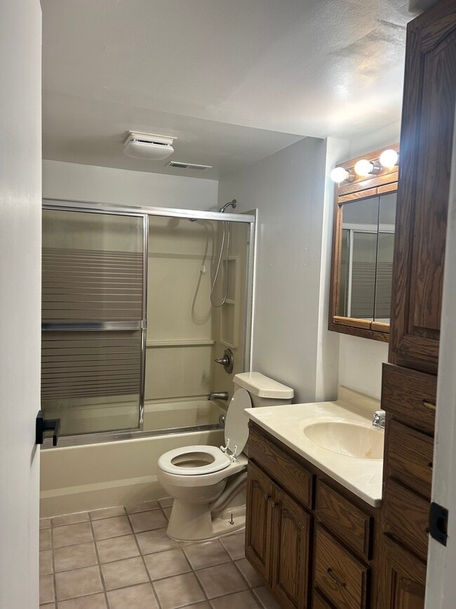 Building Photo - 101 Oakwood Dr