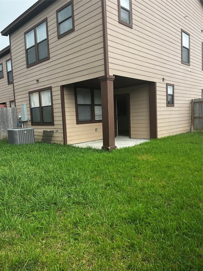 Building Photo - 4303 Oak Ridge Dr