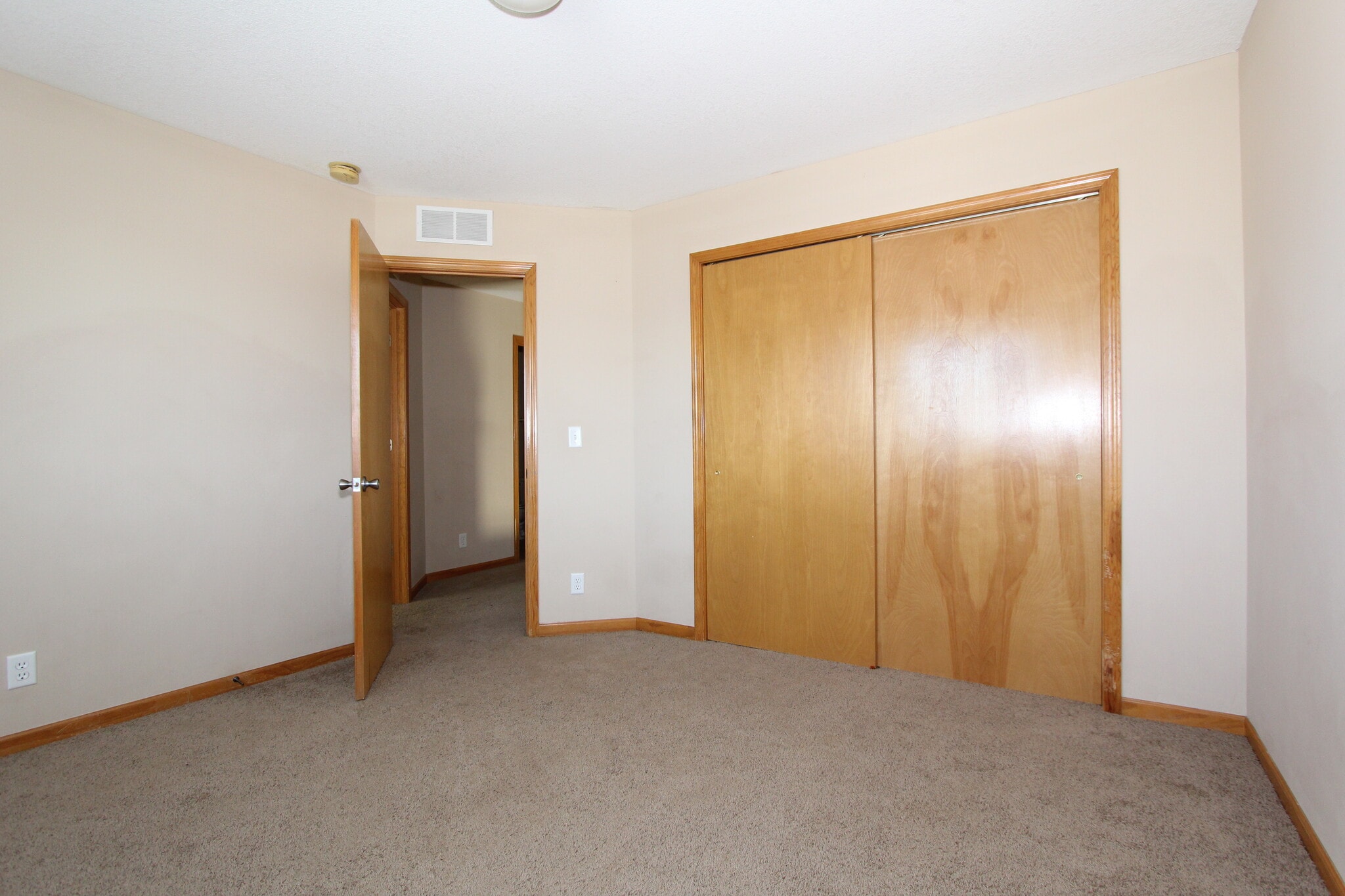 Building Photo - 917 Jackalope Ct