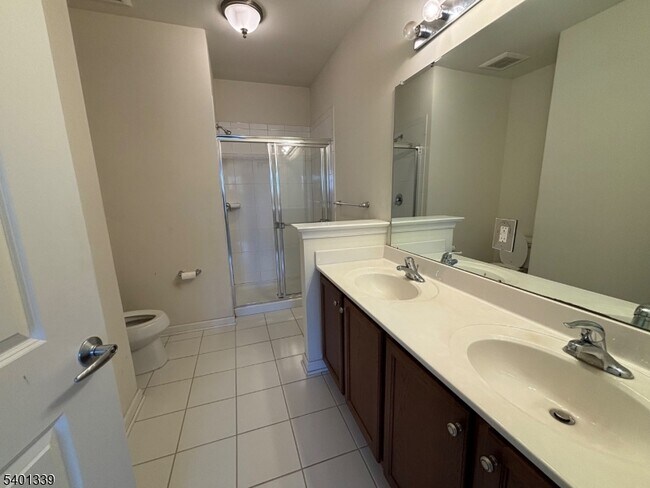 Building Photo - 542 E Celebration Way