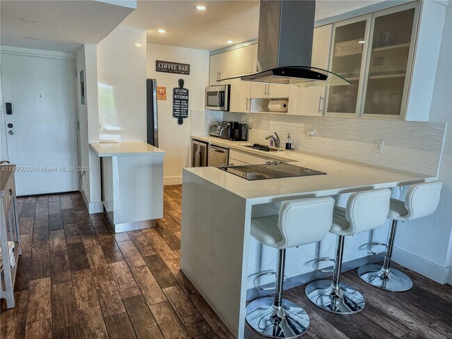 Building Photo - 7830 Dickens Ave