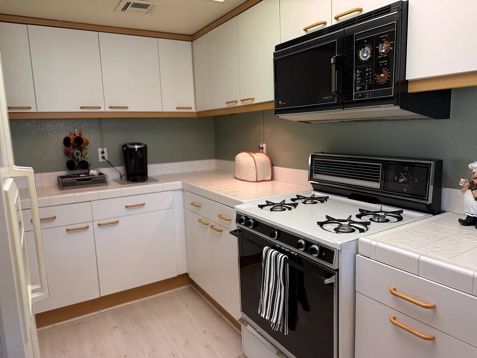 Building Photo - 35200 Cathedral Canyon Dr