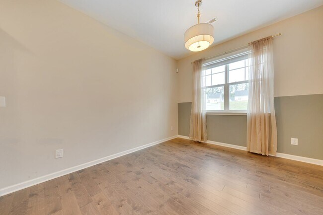 Building Photo - Beautiful 3bd/2.5ba Townhouse Available in Durham!