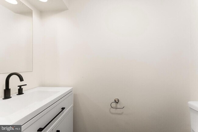 Building Photo - 1808 Golf View Ct