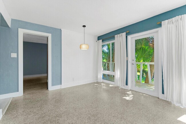 Building Photo - 2755 NE 28th Ave