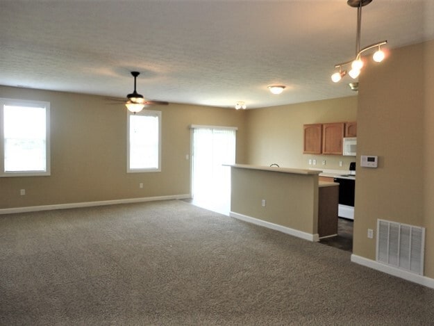 Building Photo - 1565 Cold Spring Dr