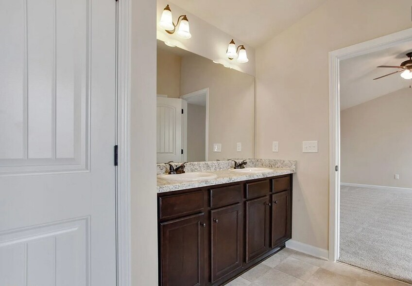 Building Photo - 133 Babbling Brook Dr