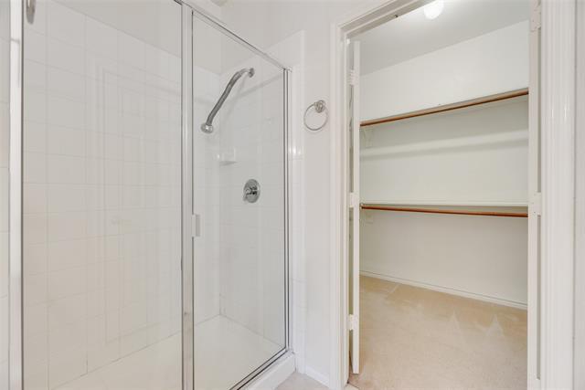 Building Photo - 9530 Park Garden Dr