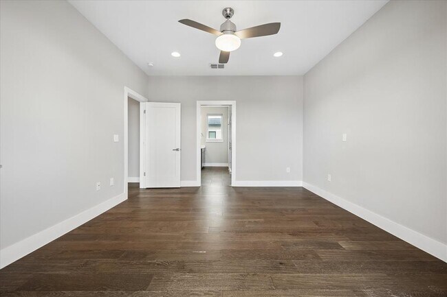 Building Photo - 5006 Pecan Springs Rd