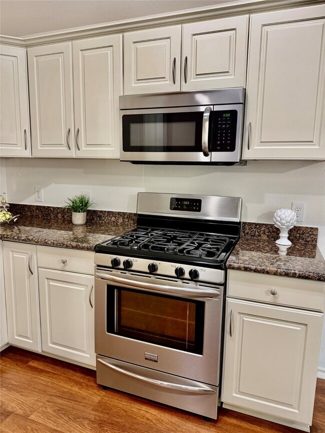 Building Photo - 962 Oak Lynn Dr