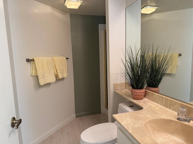Building Photo - 35200 Cathedral Canyon Dr