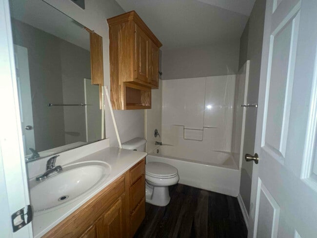 Building Photo - 507 Maple St