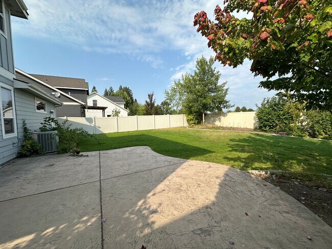 Building Photo - Cda Place Home