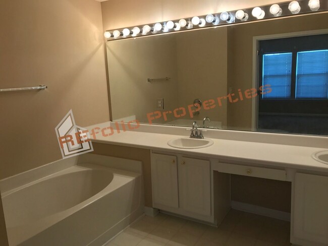 Building Photo - Fresh Paint is Scheduled! Lovely 3 Bedroom...