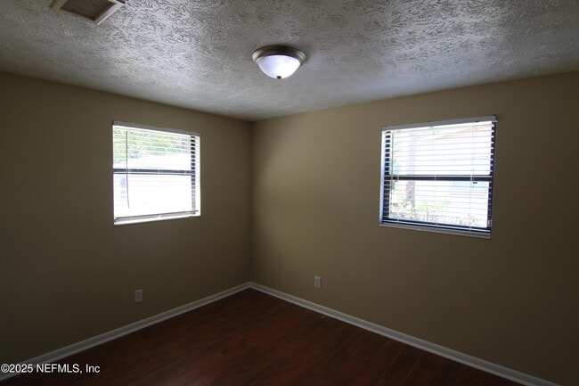 Building Photo - 137 Hercules Dr E