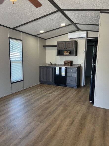 Building Photo - 5214 Guthrie St