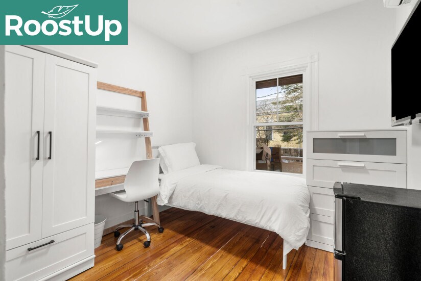 Building Photo - Furnished Bedroom with Private Ensuite Bat...