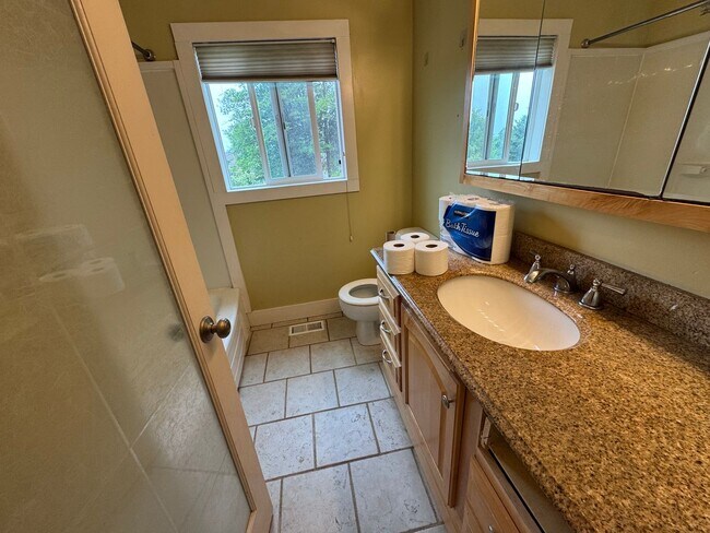 Building Photo - Country Living - 2 Bedroom 1 Bathroom