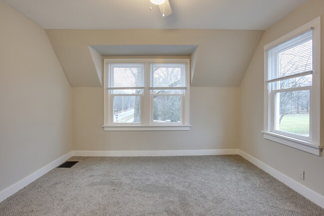 Building Photo - 3 Bedroom updated home Near Campus - Avail...