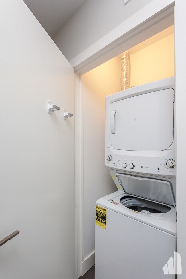 Building Photo - 2111 S Halsted St