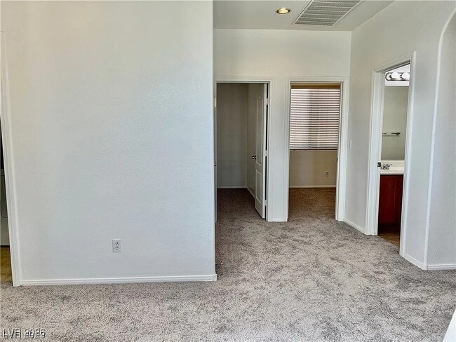 Building Photo - 732 Blue Barrel St