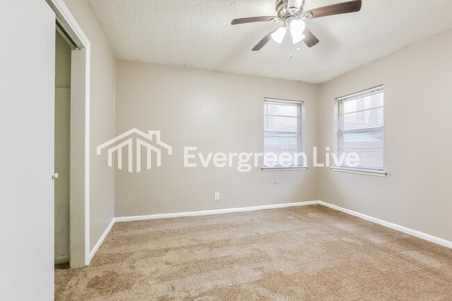 Building Photo - 8704 Duncan Dr