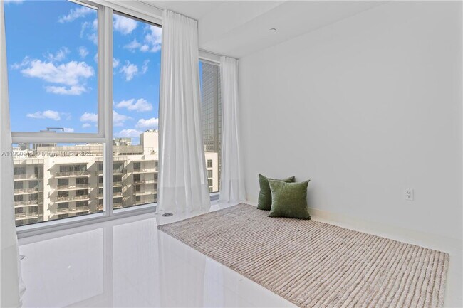 Building Photo - 300 Biscayne Blvd Way