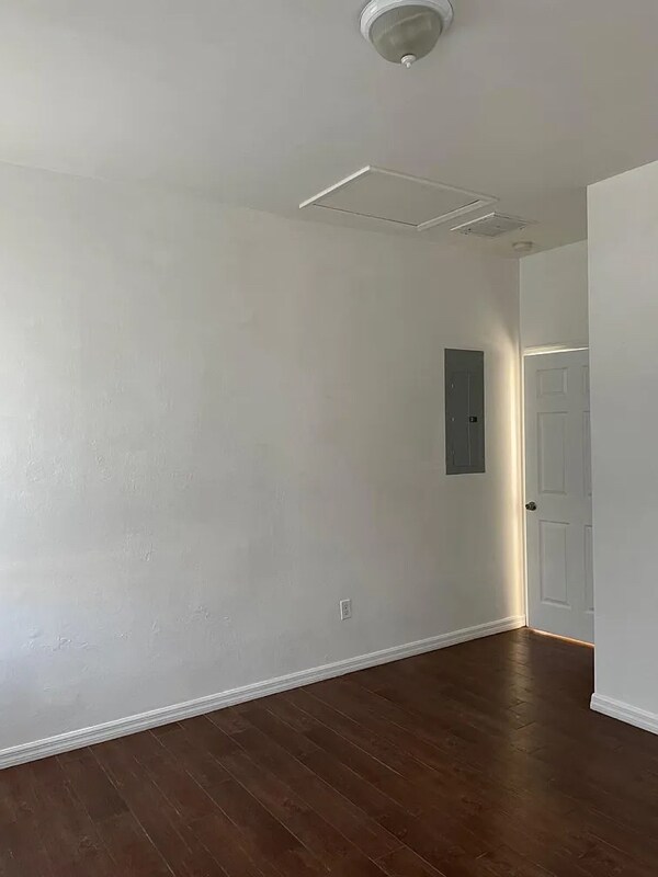 Building Photo - 505 W Hickpochee Ave